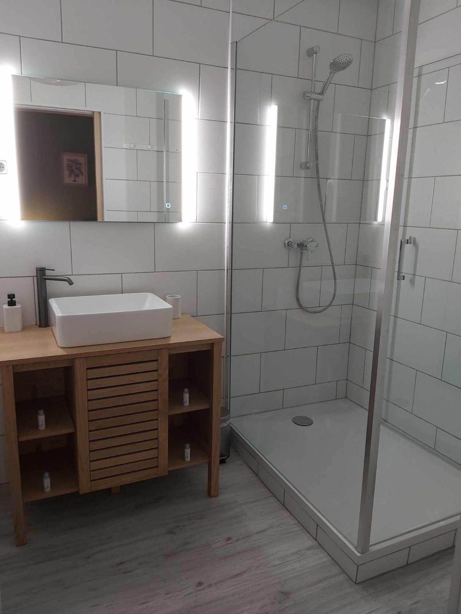 Ferienwohnung Garibaldi De Calais Fonctionnelle Nouvelle Renovation Jardin Prive Exterior foto